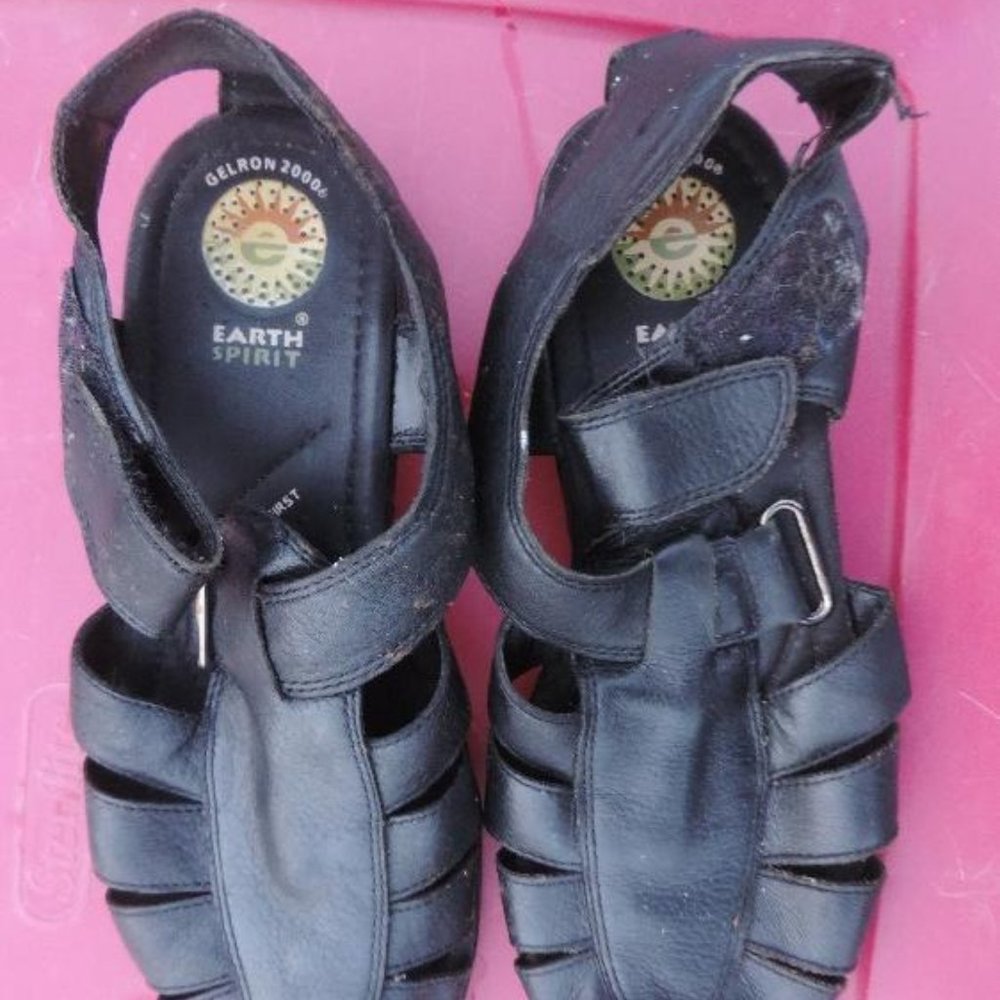 Earth Spirit sandals black leather women's size 9